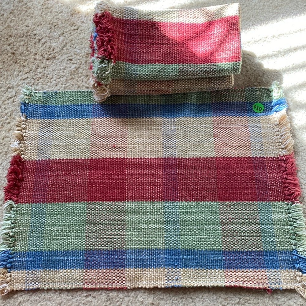Lot of 5 place mats